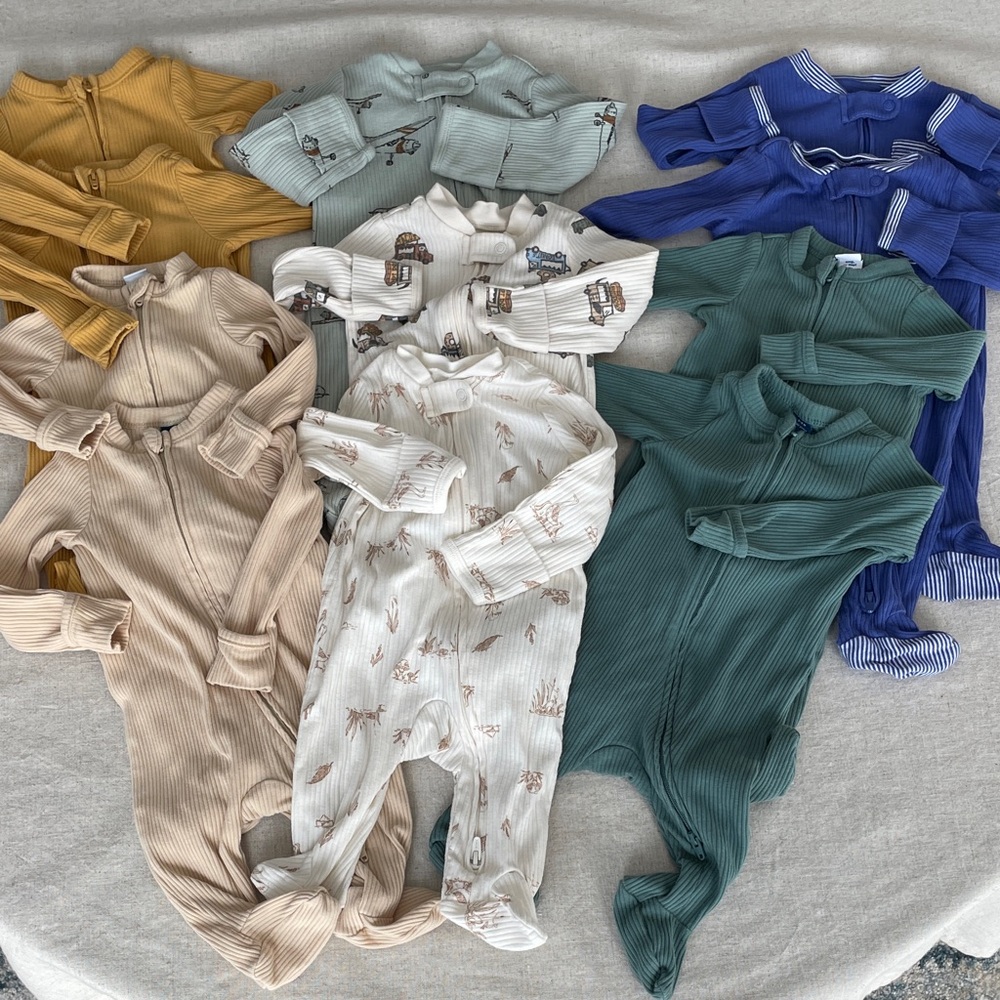 Bundle of 11 pajamas 3 months boy or girl gender neutral Old Navy and Carter’s